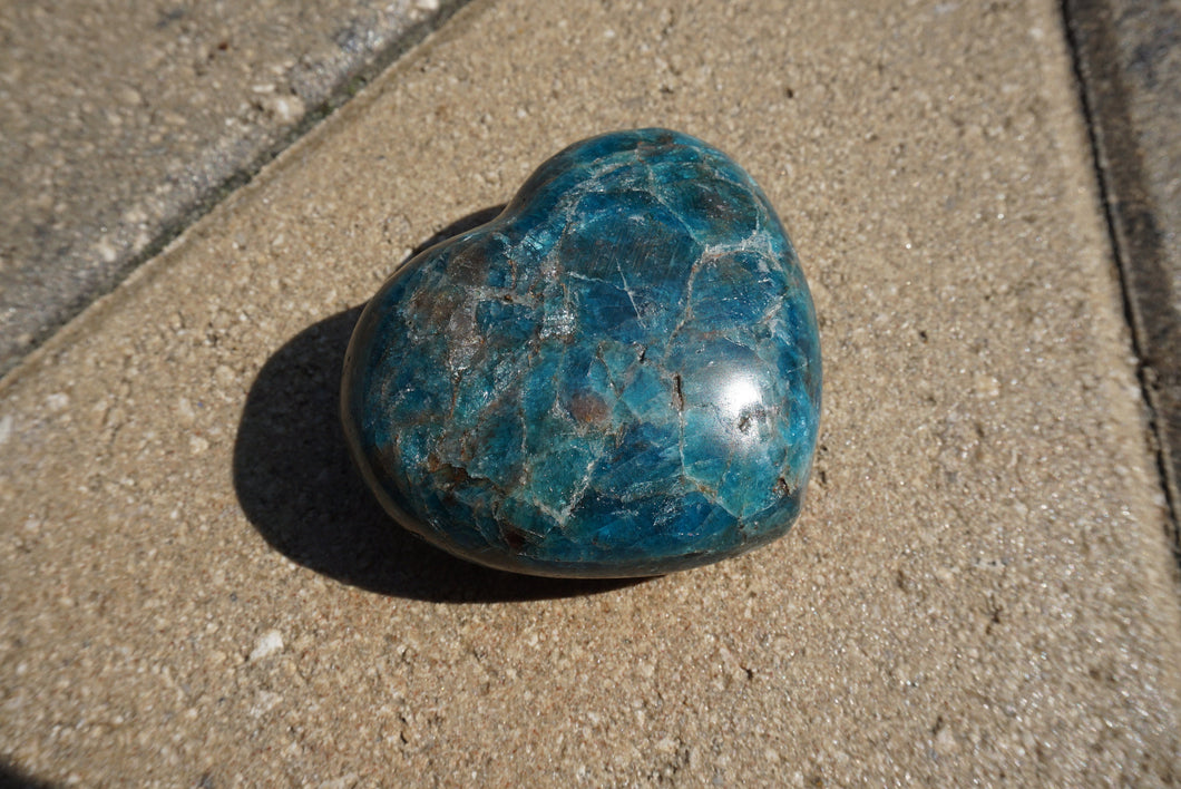 Apatite Heart Sm. 438 | energy cleansing | banishing | helps with appetite | clears mind and energy | Wicca | Celtic | crystals